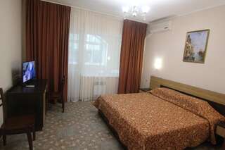 Гостиница Санталия Архипо-Осиповка  Люкс с балконом и кроватью размера «king-size»-1