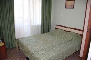 Гостиница Санталия Архипо-Осиповка Двухместный номер с 1 кроватью или 2 отдельными кроватями и балконом-1